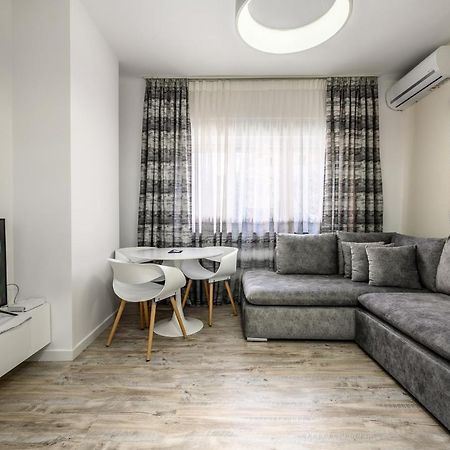 Miku Apartment-City Walk 1Bd Stylish Apartment Tirana Bagian luar foto