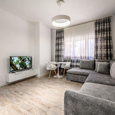 Miku Apartment-City Walk 1Bd Stylish Apartment Tirana Bagian luar foto