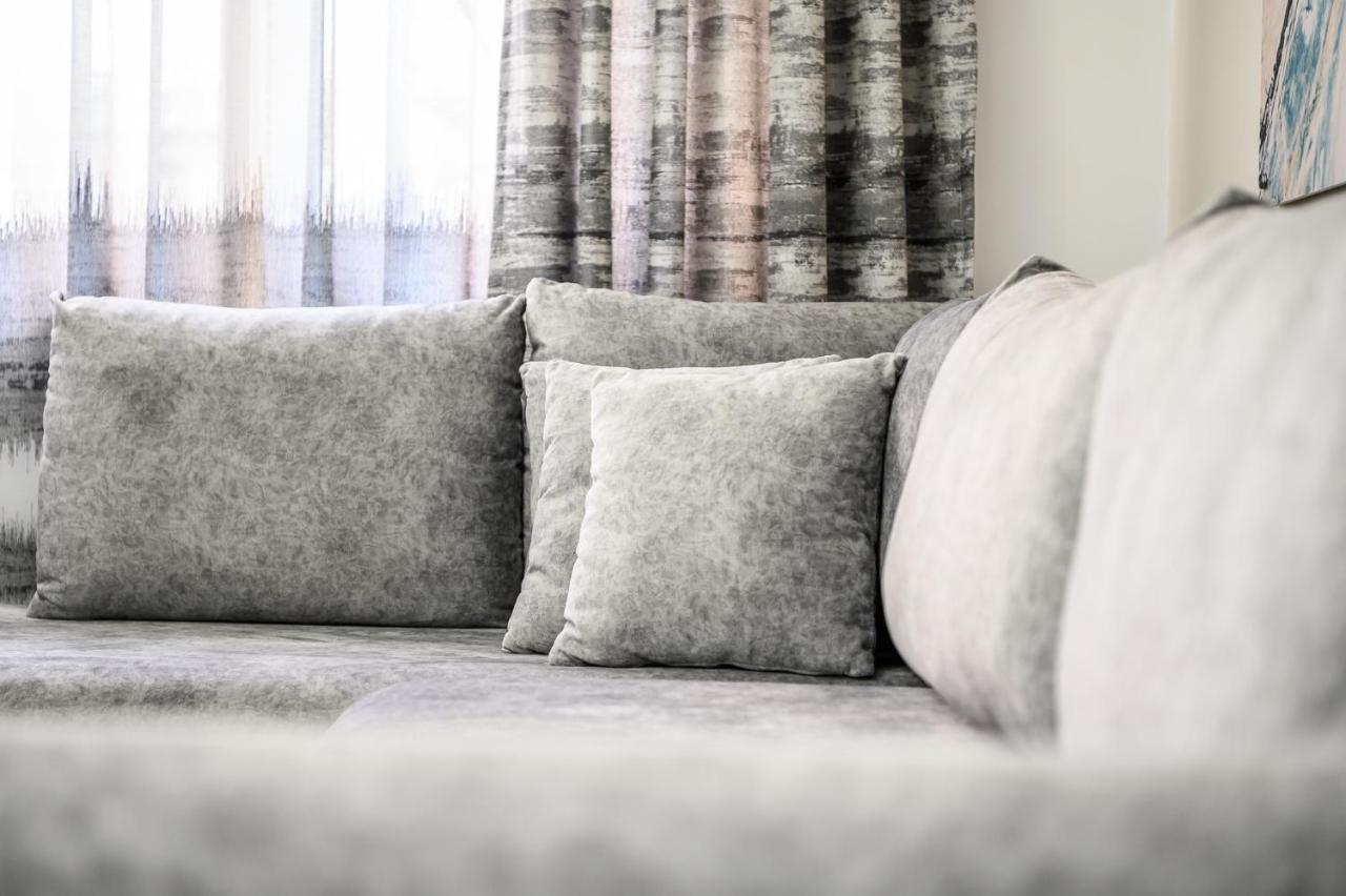 Miku Apartment-City Walk 1Bd Stylish Apartment Tirana Bagian luar foto