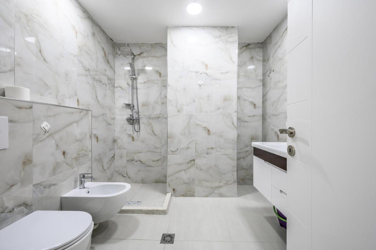 Miku Apartment-City Walk 1Bd Stylish Apartment Tirana Bagian luar foto
